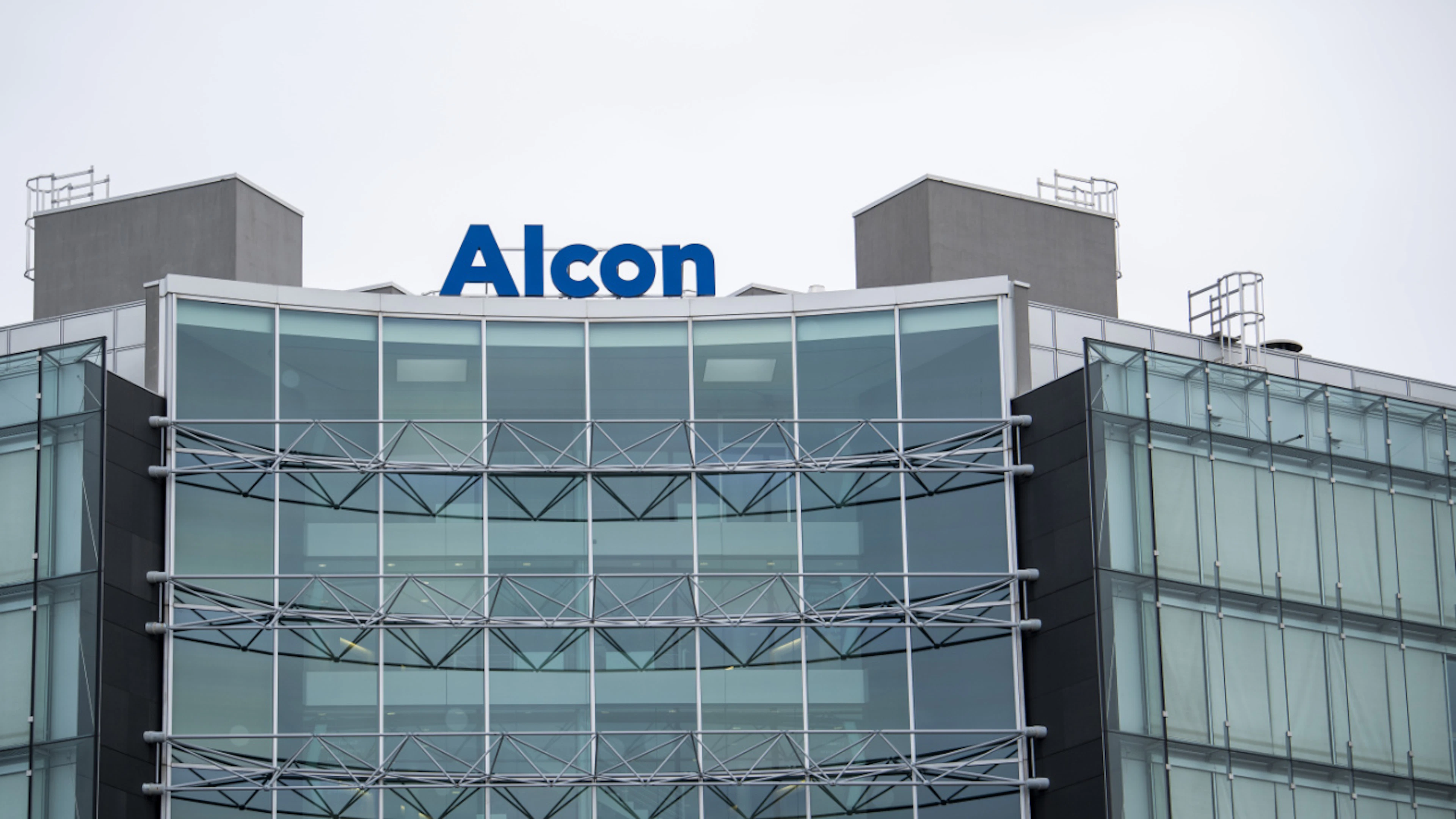 Alcon cresce nel secondo trimestre 2026