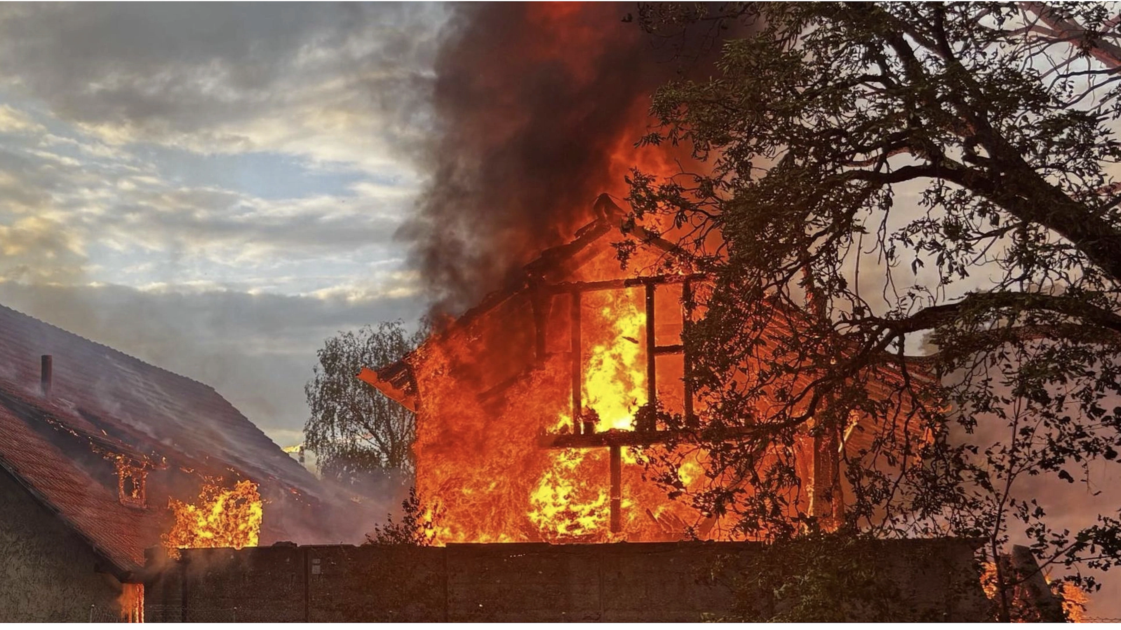 Vier verletzte Feuerwehrleute nach Grossbrand in Schaffhausen