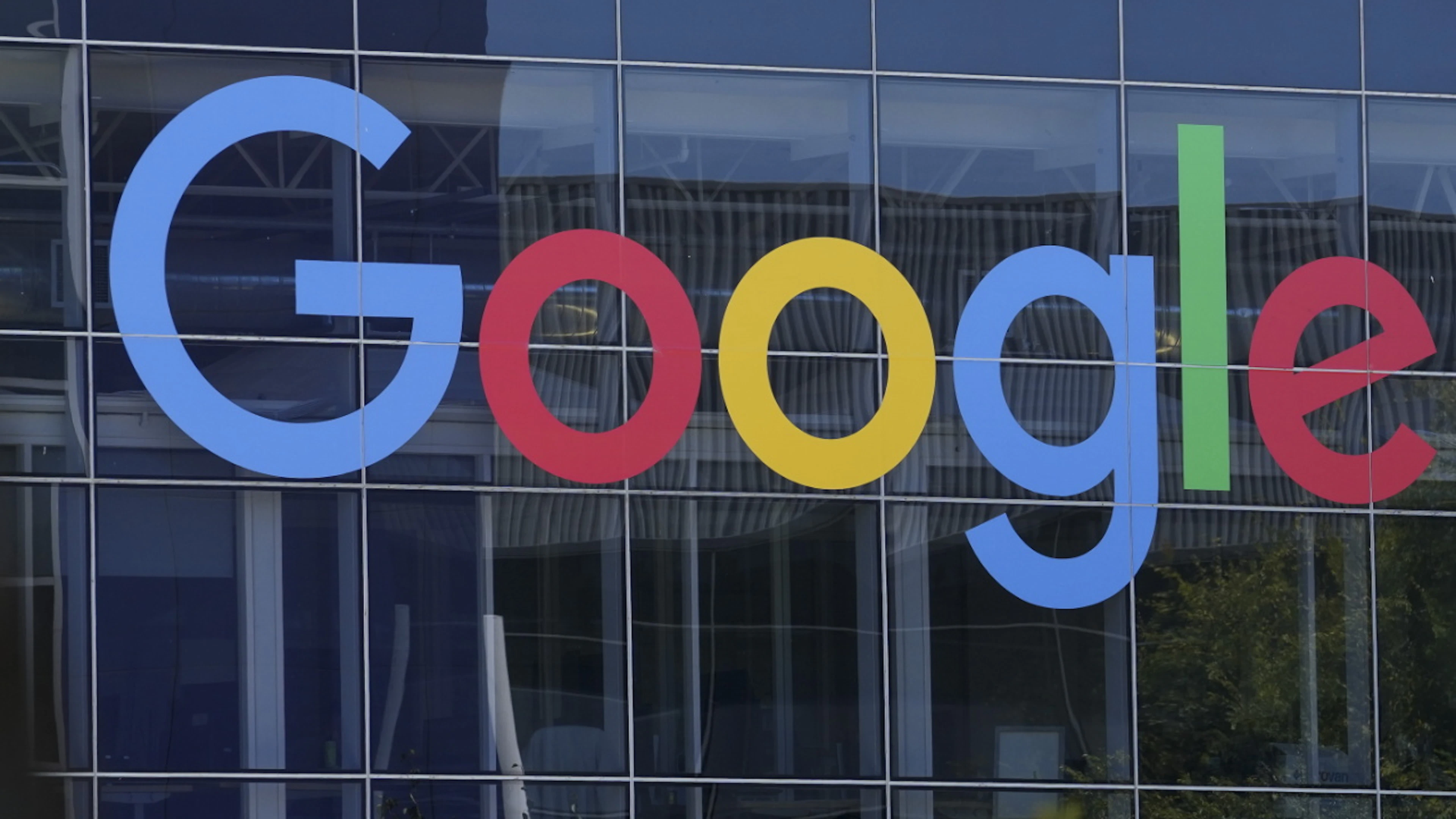 Editori francesi contro Google per le sintesi generate dall'IA, presentato un esposto ad Authority