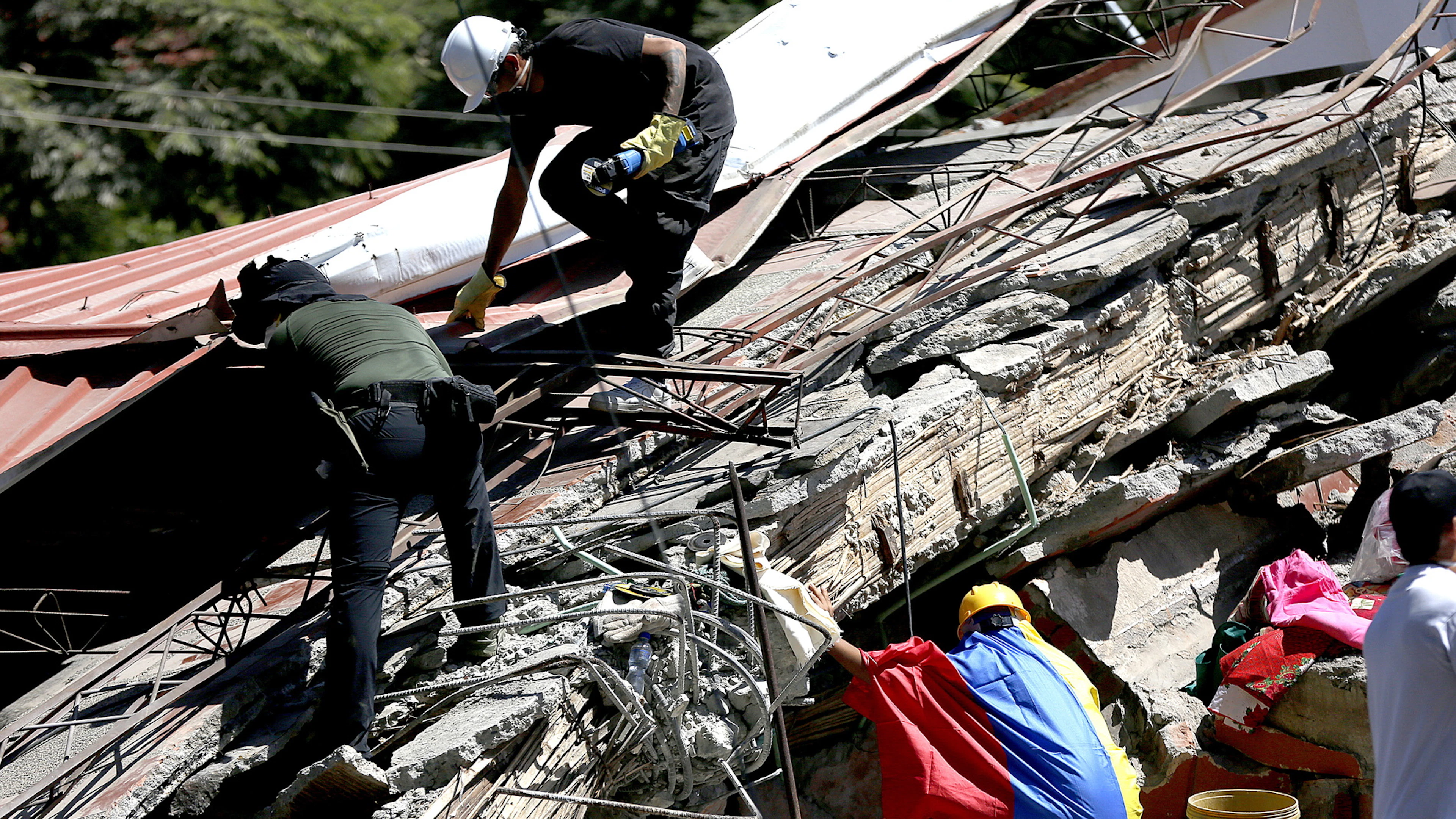 In Colombia si scava tra le macerie: le vittime accertate sono 250, ma potrebbero arrivare a mille