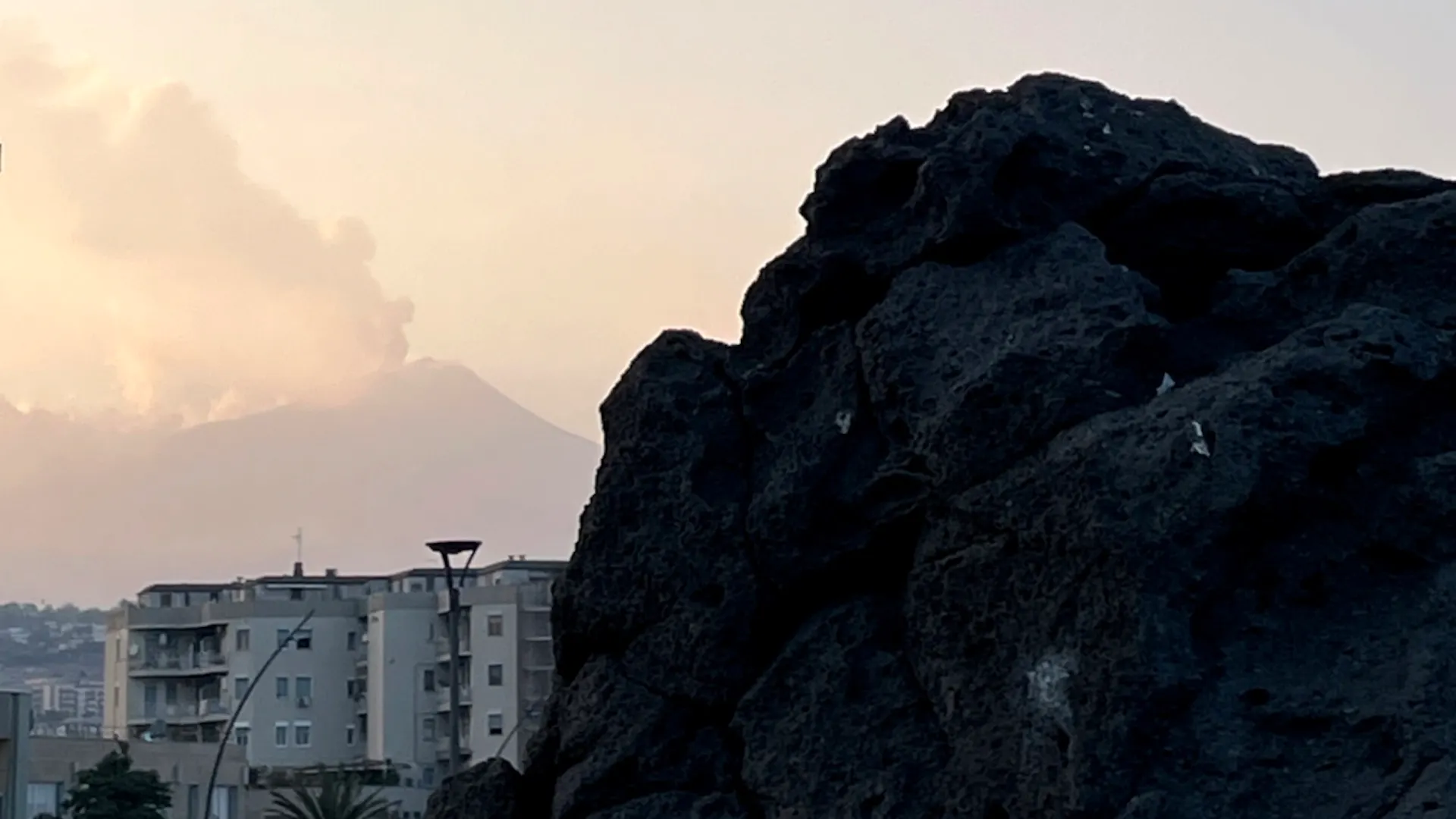 Mount Etna Continues to Spew Ash – Thousands of Vacationers Affected