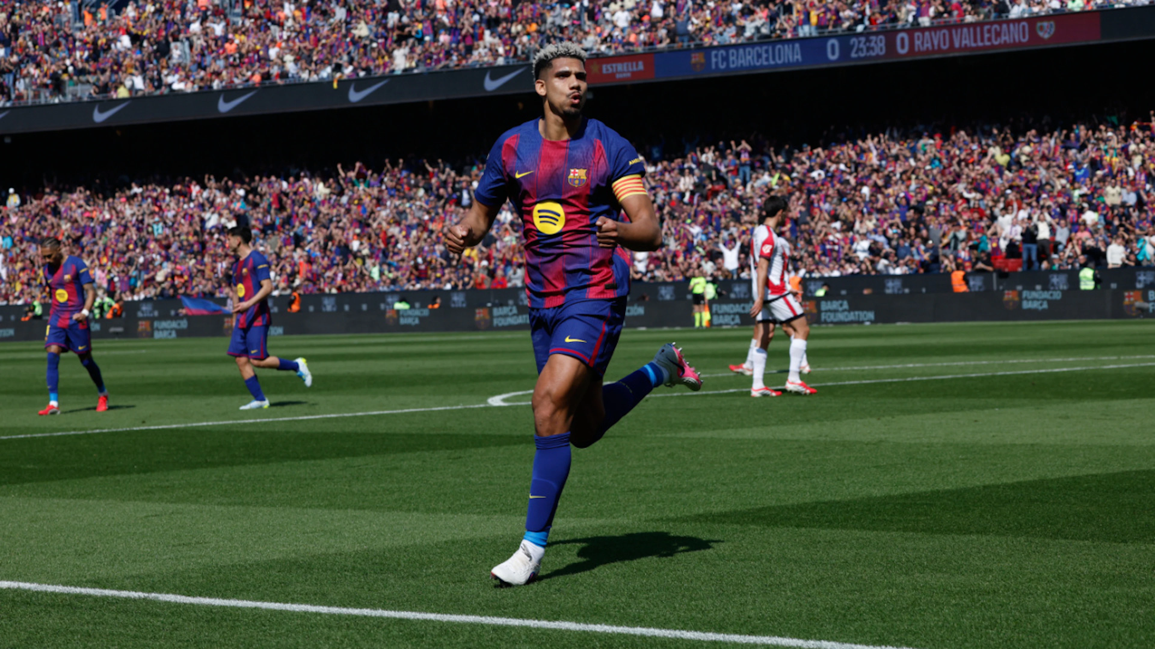 Barça leiht Araujo an Liverpool aus