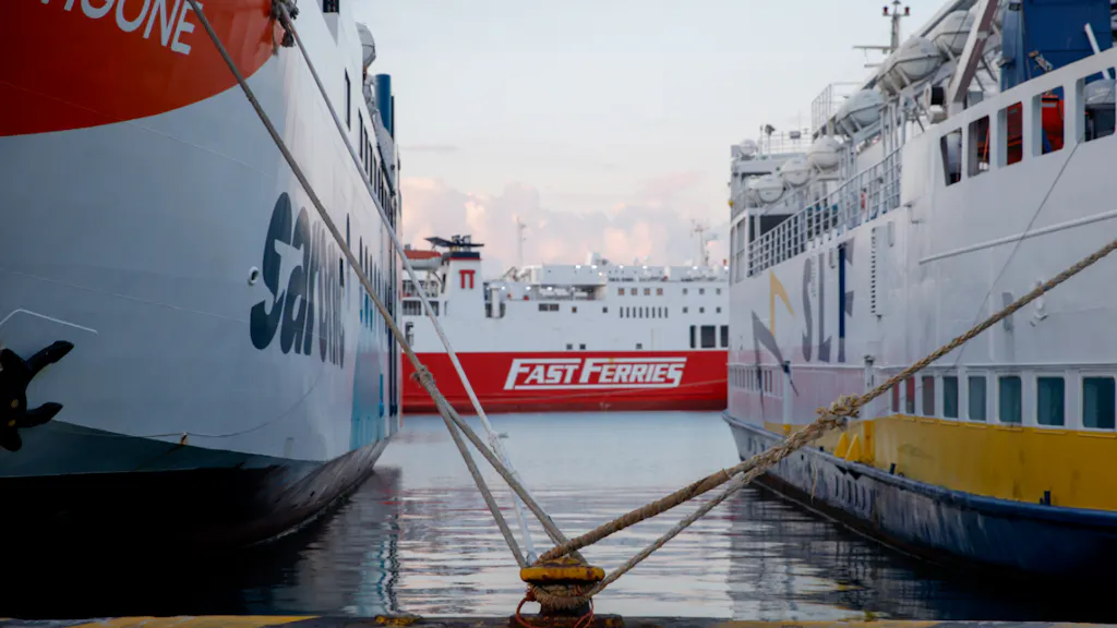 Strong Winds: Wildfire Risk and Ferry Chaos in Greece