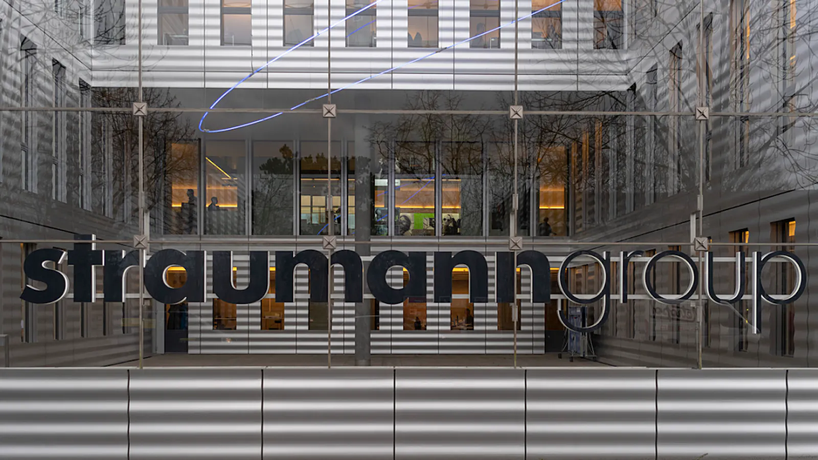 Straumann nach erstem Semester auf Kurs – Bekommt neuen CEO