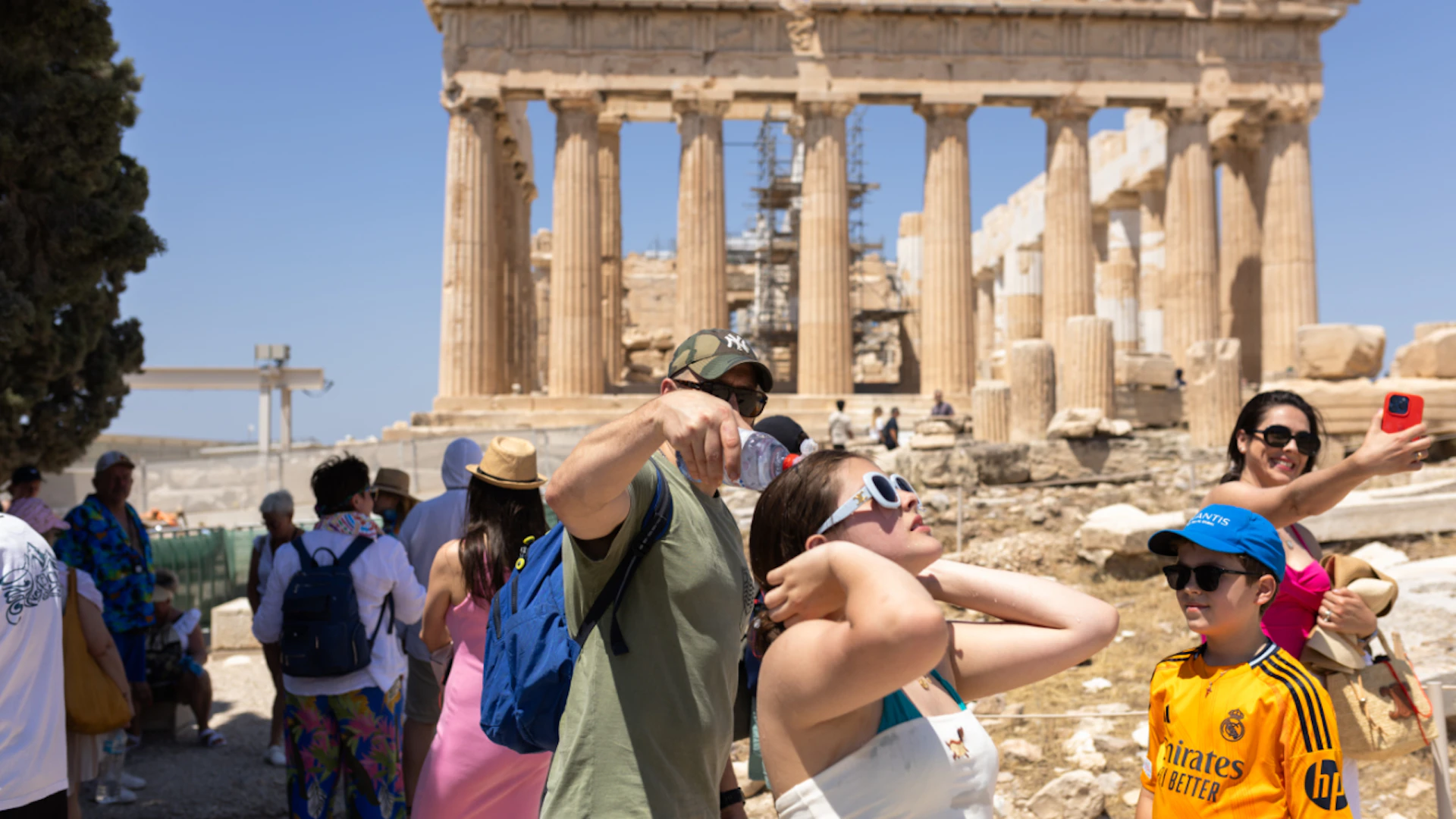 Το πρώτο κύμα καύσωνα χτυπά την Ελλάδα – Οι νύχτες παραμένουν καυτές