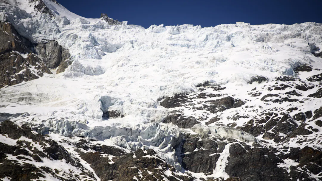Three Glacier Breakoffs on the Weisshorn—More Could Follow