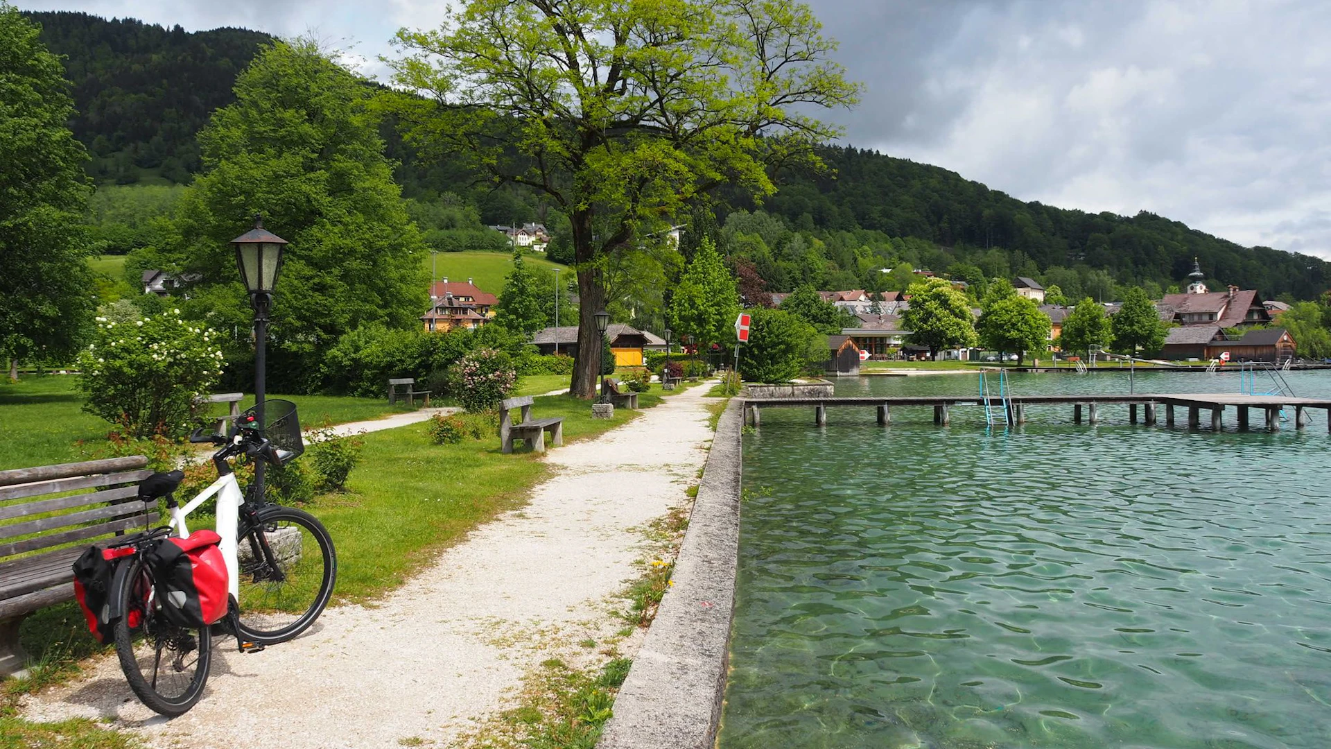 Small Plane Crashes into Lake Attersee – Diving Robot Deployed