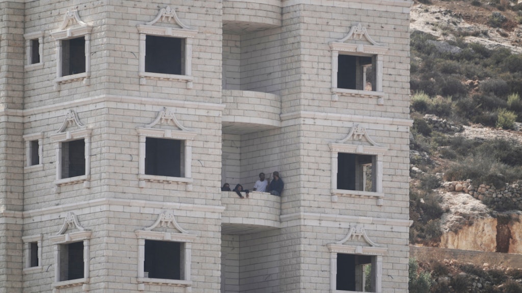 bluewin.ch - More Violence in Kusra - Settlers Barricade Themselves Inside a House