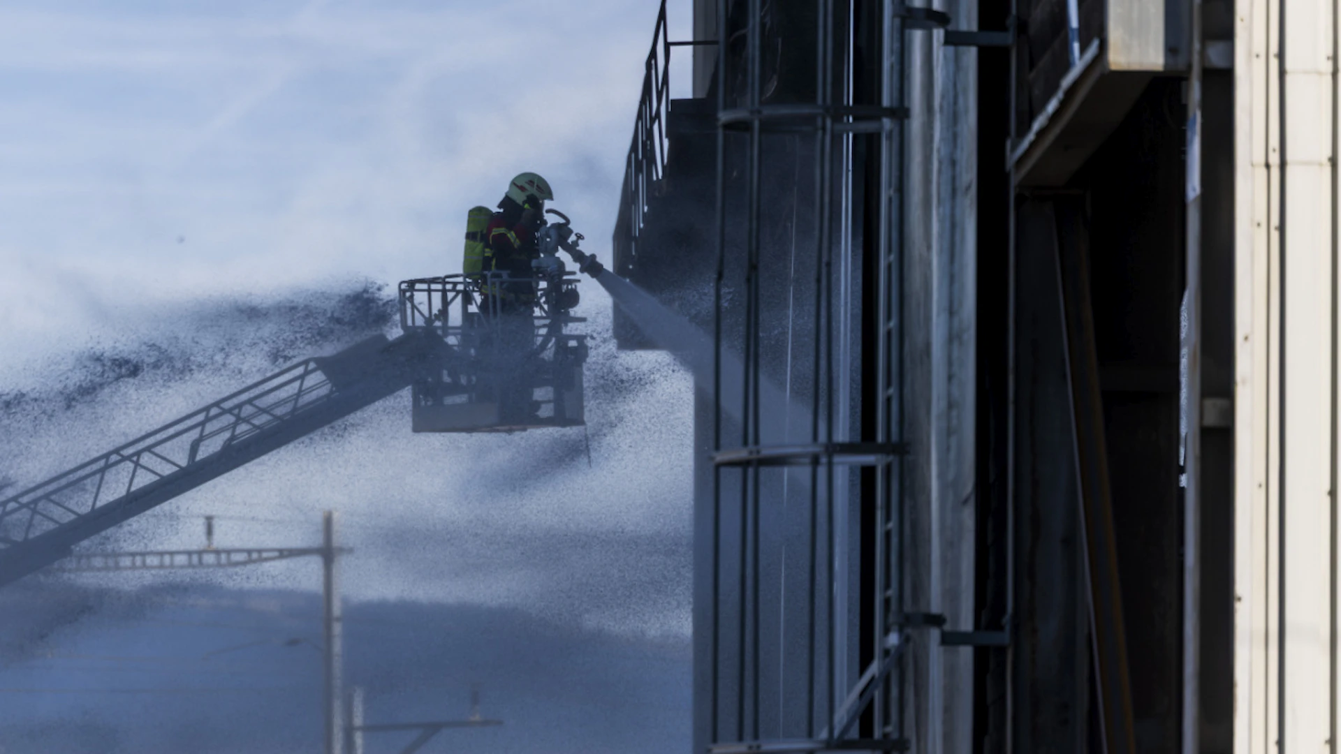Fire in Ecublens, VD, is under control—cause remains unclear