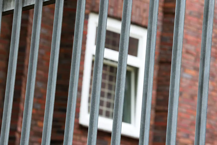 Prisoner Saws Through Bars and Escapes Over the Prison Roof