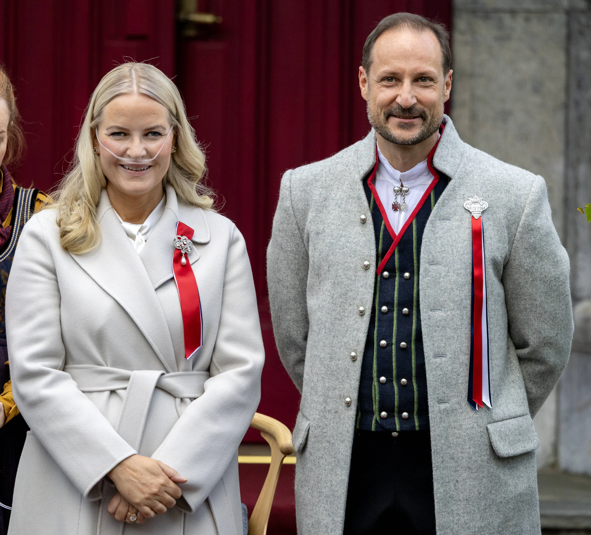 After taking the oath of office, King Haakon VIII takes Mette-Marit to the hospital