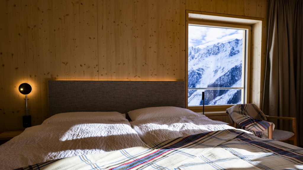 bluewin.ch - Federal Government Provides 100 Million to Help Renovate Mountain Hotels
