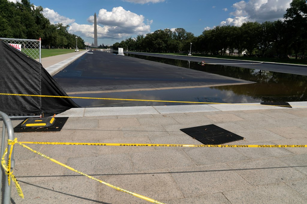 bluewin.ch - No Vandals After All-Construction Company Admits to Mistake at the Reflecting Pool