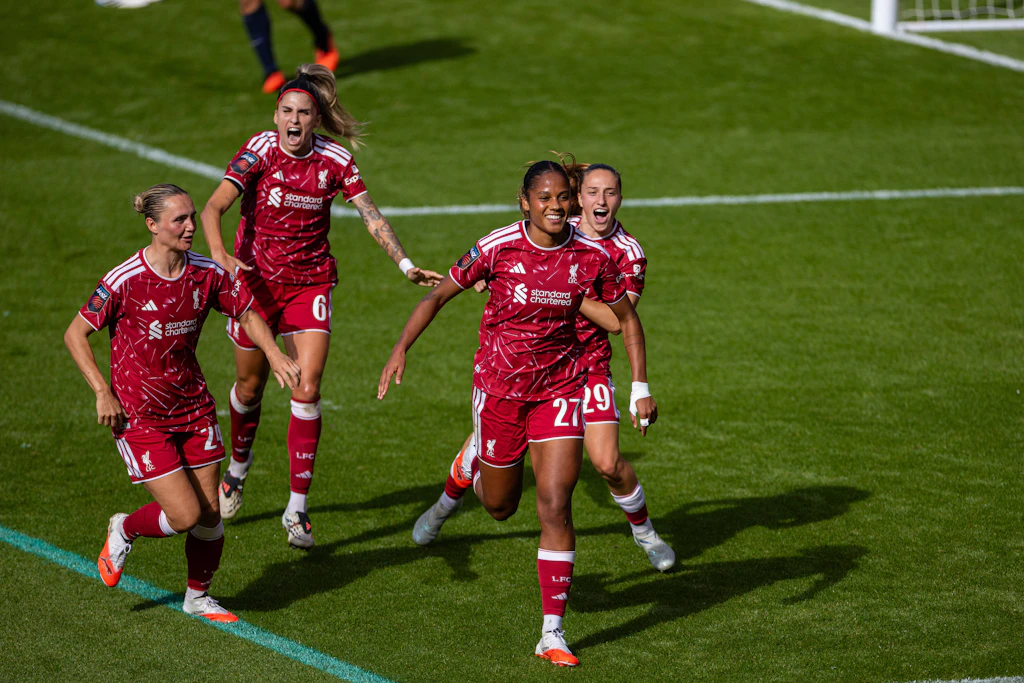 Photo: bluewin.ch Women's Football: Yverdon Claims First Win as Aurélie Csillag Scores for Liverpool