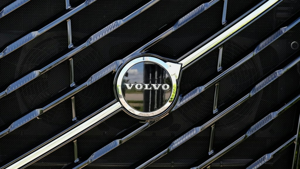 bluewin.ch - Carmaker Volvo Aims to Get Back on Track with More Gasoline-Powered Vehicles