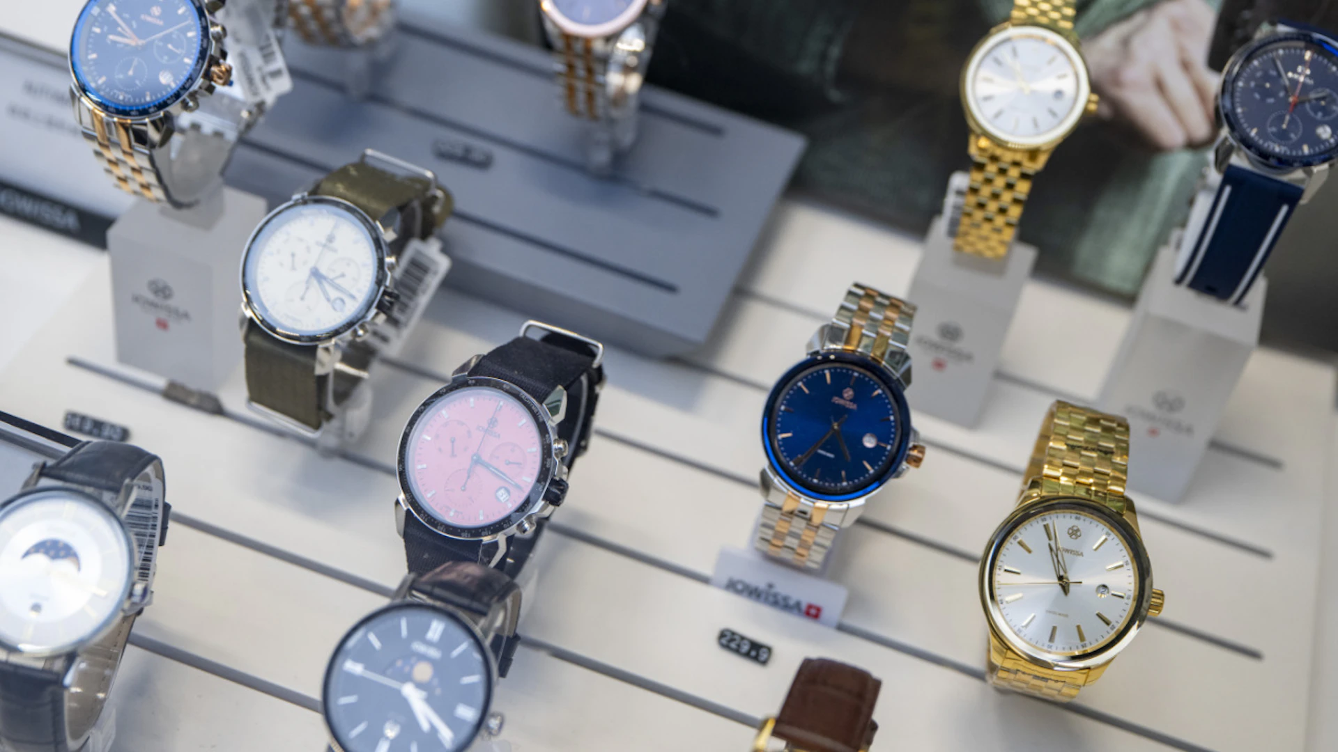 Swiss watch exports continued to rise in August