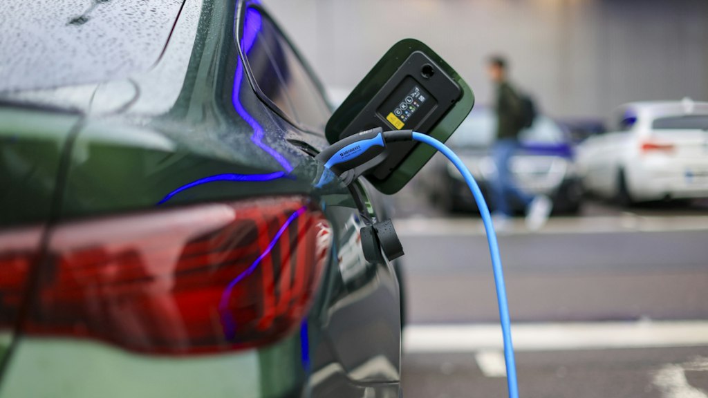 bluewin.ch - Share of Electric Cars Among New Registrations in the EU Reaches Record High