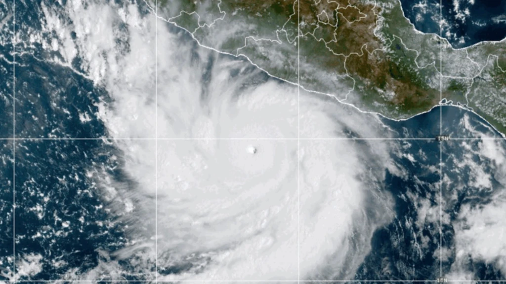 Three Pacific hurricanes threaten Hawaii and Mexico with floods and high surf; Nolo expected to pass over islands this weekend, Polo to hit Baja California