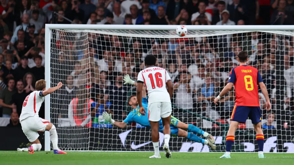 England struggles with the pitch and loses to Spain