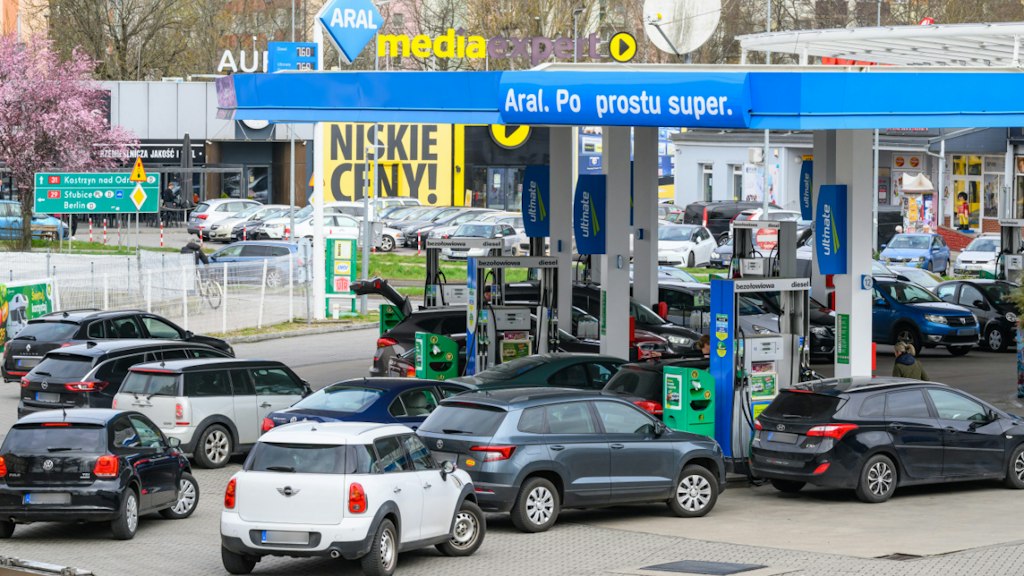 bluewin.ch - Poland's fuel price cap takes effect at gas stations