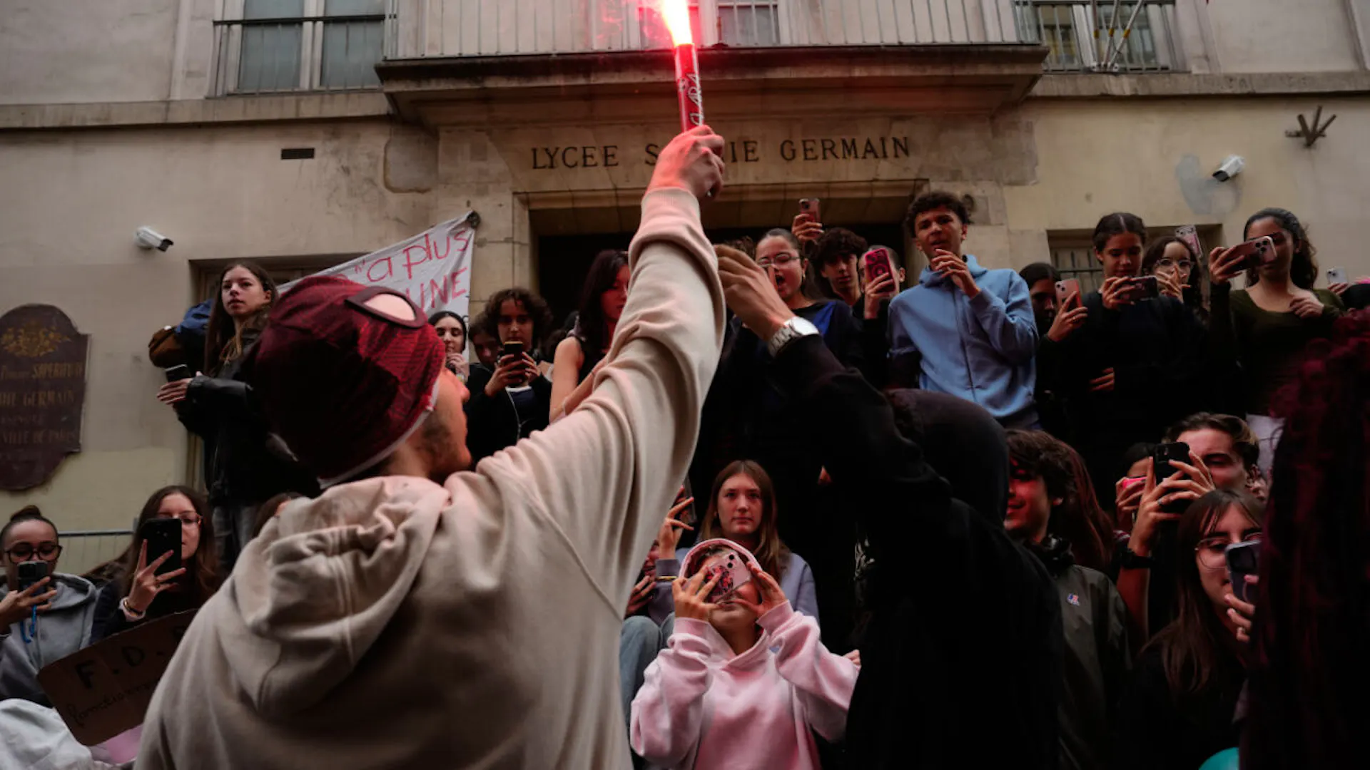 Schulproteste gehen weiter – Macron ruft zur Mässigung auf