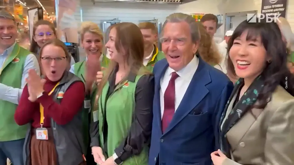 Applause for Schröder in the Russian supermarket - | Then it crashes