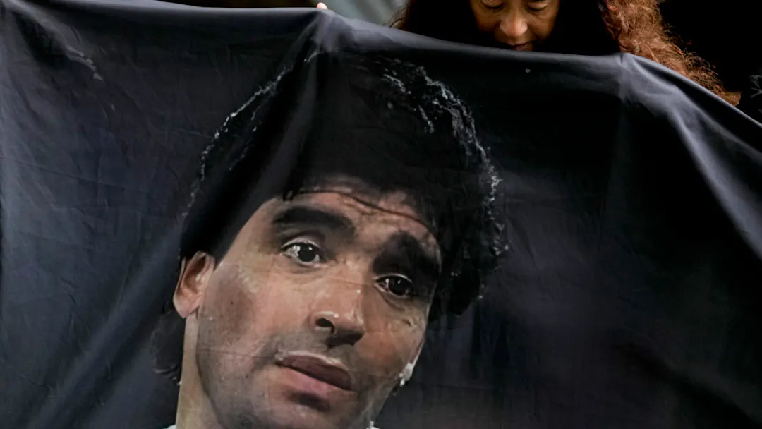 Processo per la morte di Maradona, chiesti 12 anni per il neurochirurgo ...