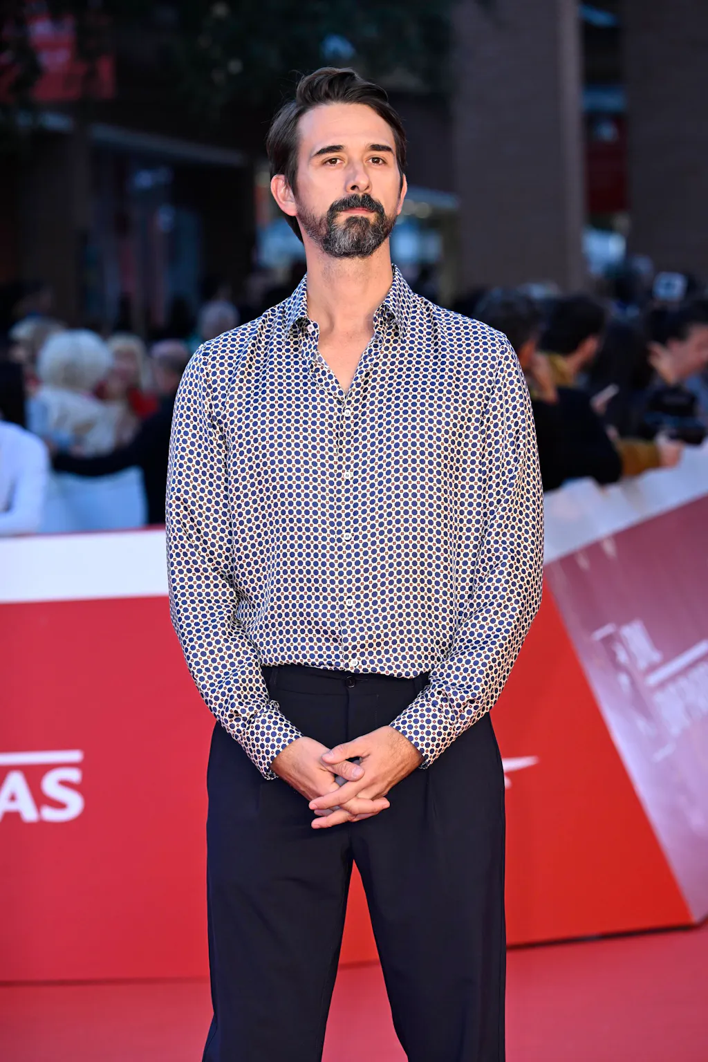 Davide Iacopini, attore di «Suburra», preso a calci da un'auto: è in ...