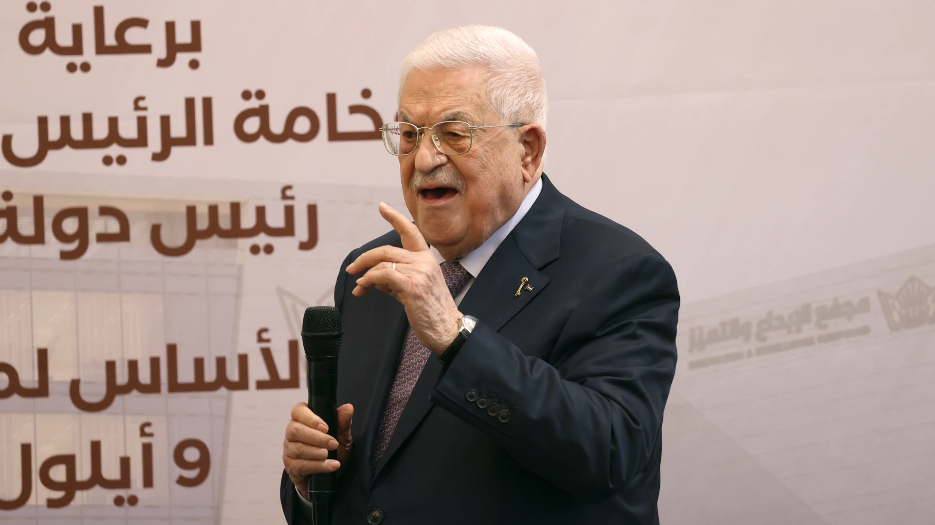 Le président palestinien reporte les législatives de près d'un an