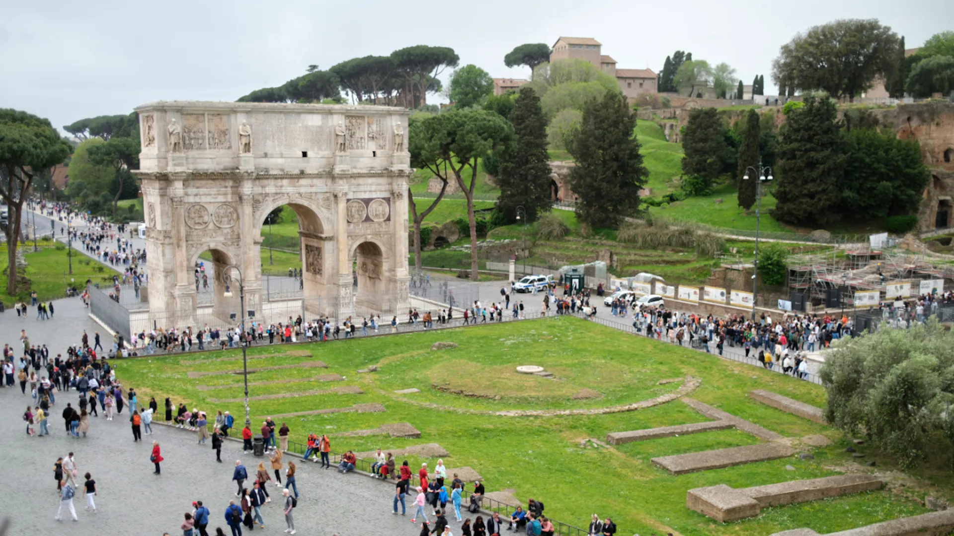 Tourist golf carts are clogging up Rome's city center – frustration is ...