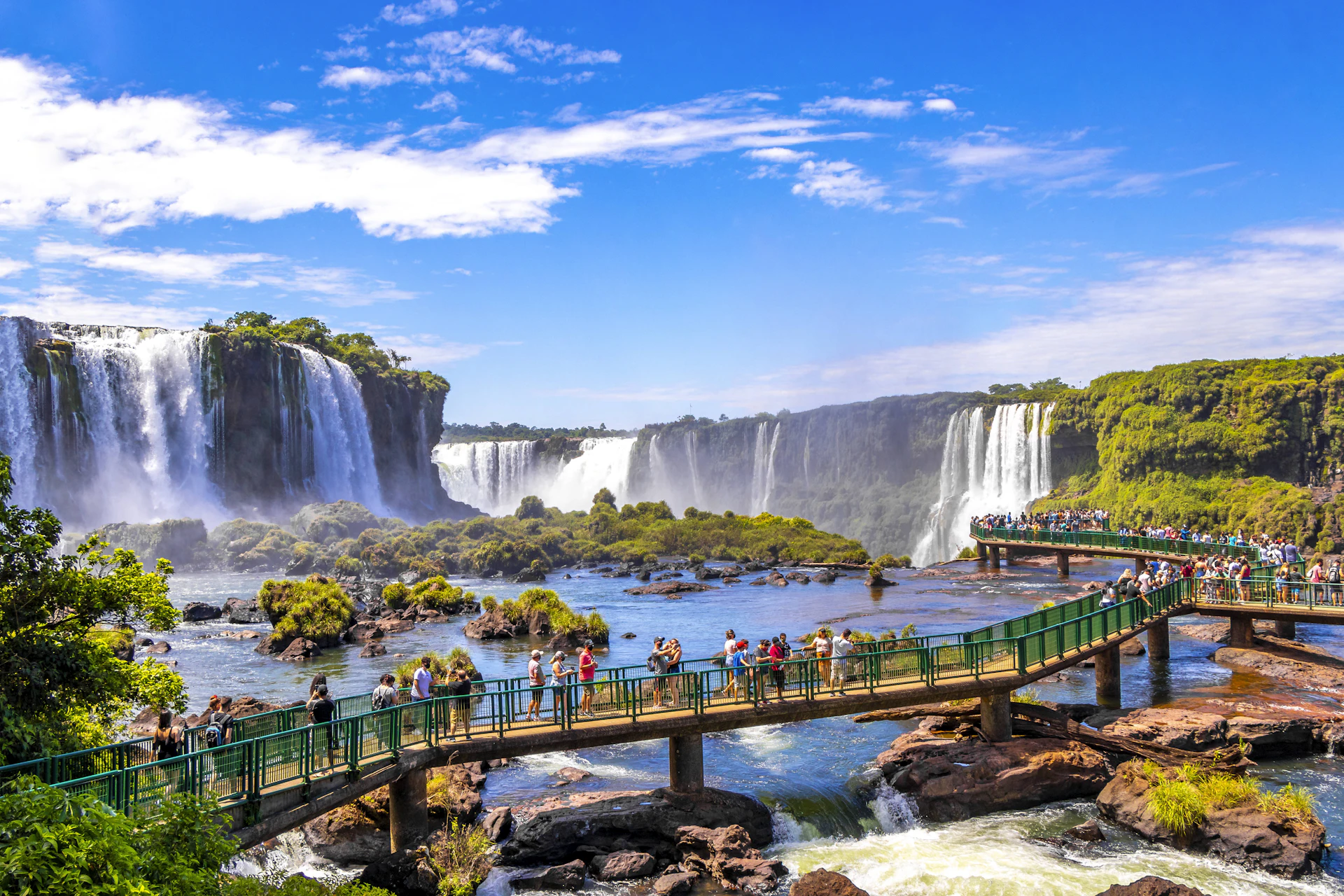 Iguazú Falls: Flooding Leads to Closure of Tourist Access Points
