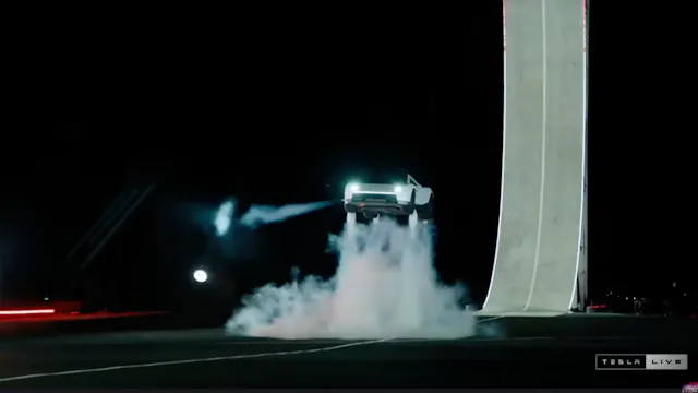 La nouvelle Tesla vole au devant de bien des difficultés