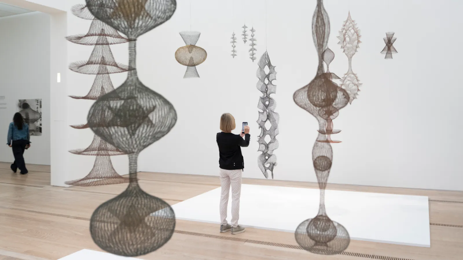 L'oeuvre de Ruth Asawa présentée à la Fondation Beyeler