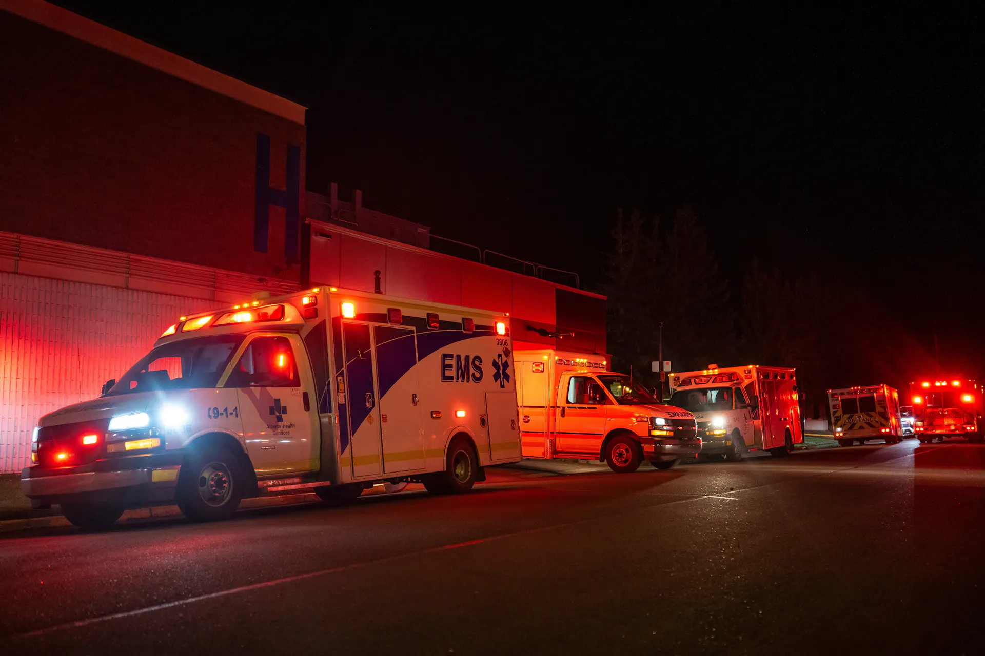 Incendio in una base militare canadese, almeno sette morti e decine di ...