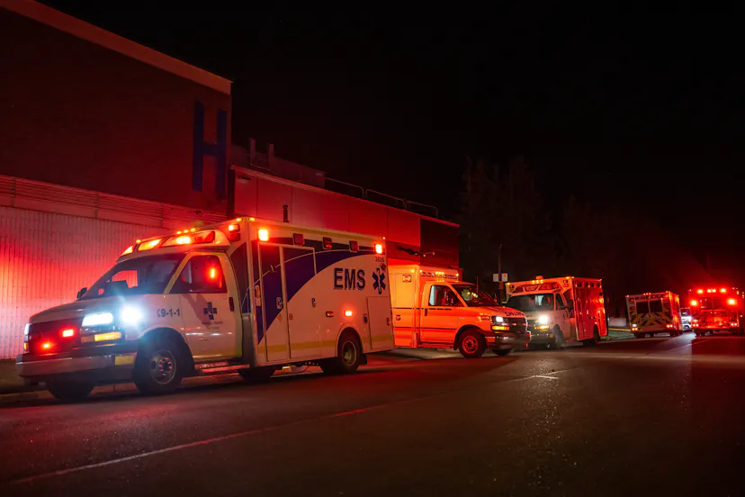 Incendio in una base militare canadese, almeno sette morti e decine di ...