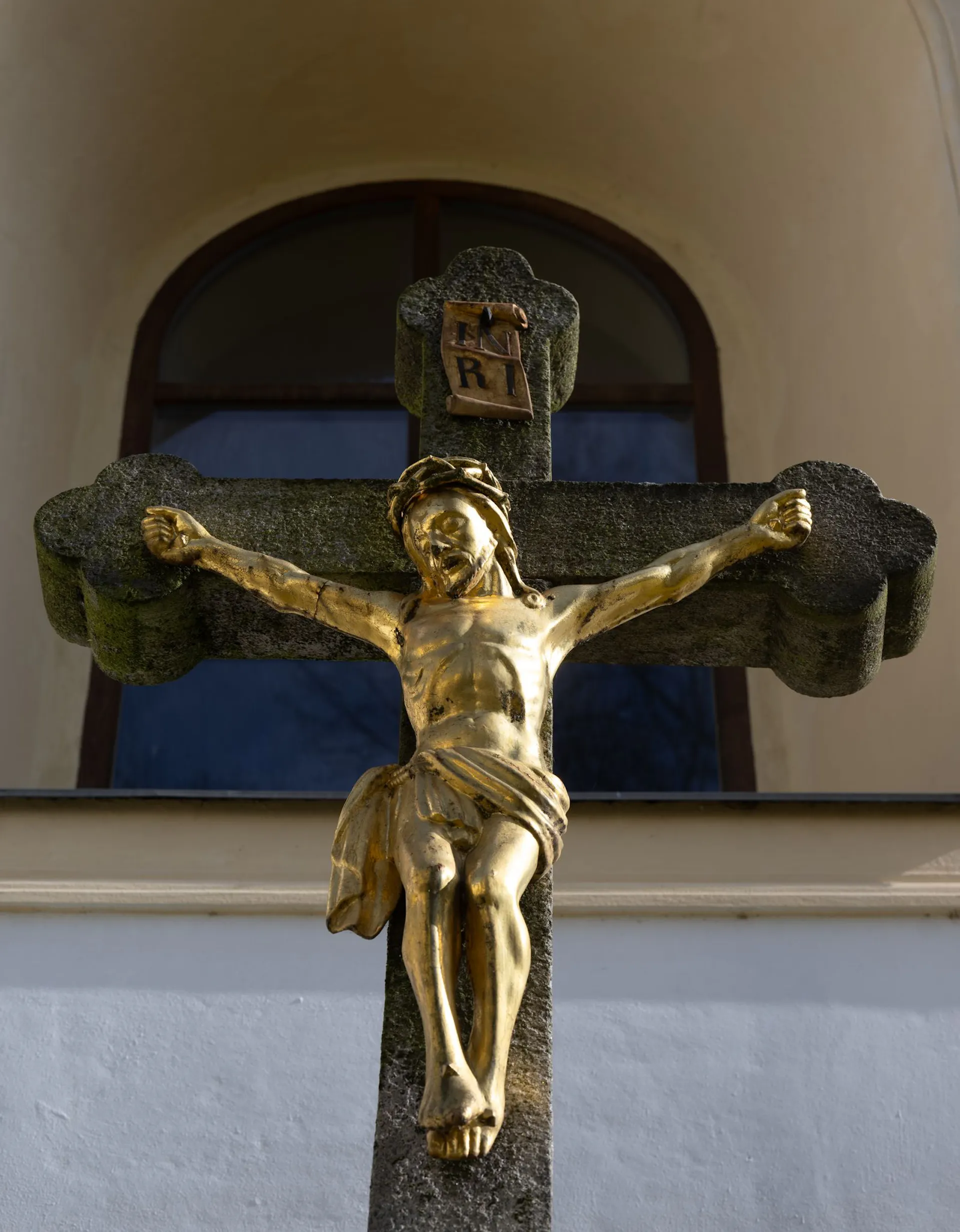 Priest Killed by a Cross During Mass
