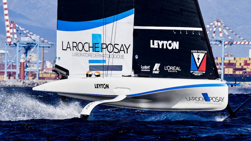 Le défi français met le premier son bateau à l'eau