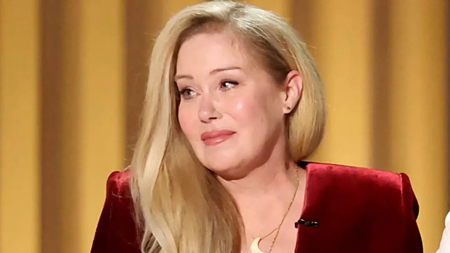 En larmes, Christina Applegate évoque un curieux rebondissement