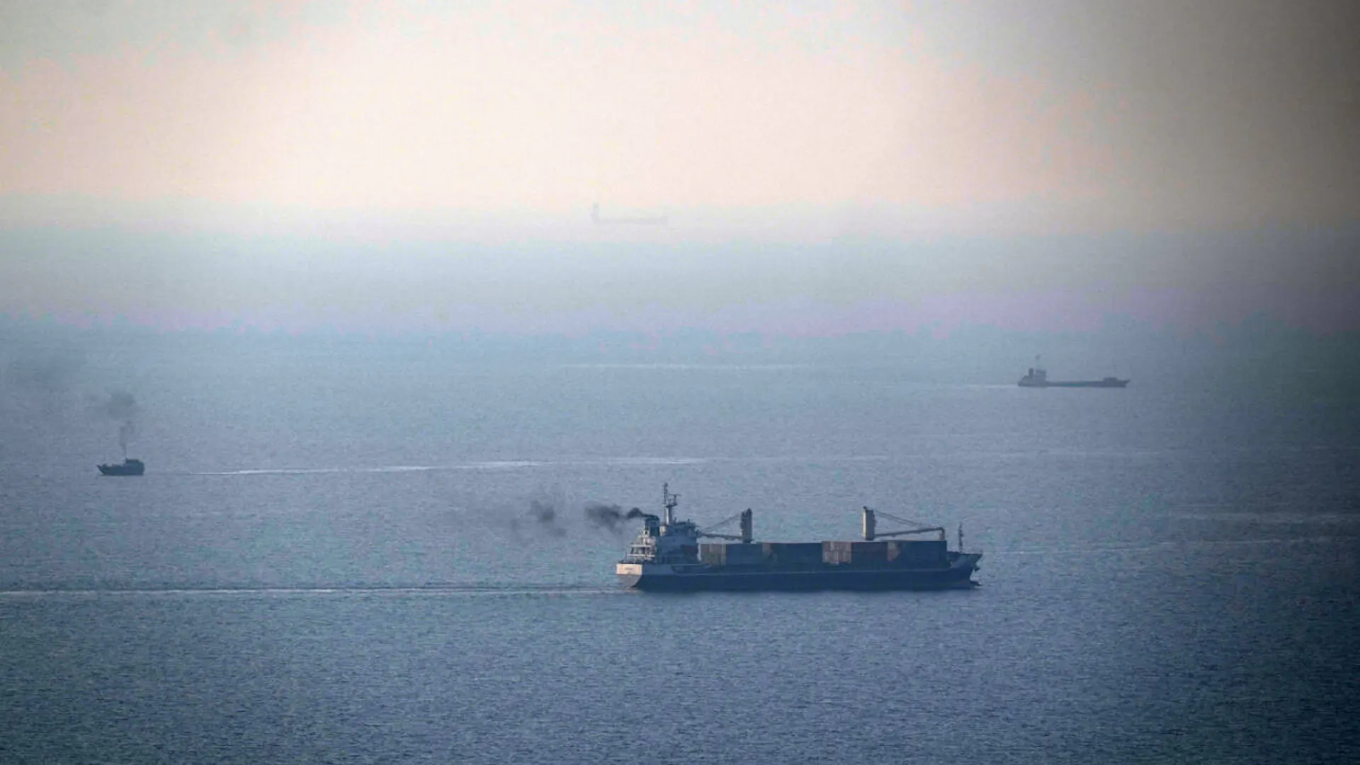 Iran's Revolutionary Guards Report Fires on Several Oil Tankers
