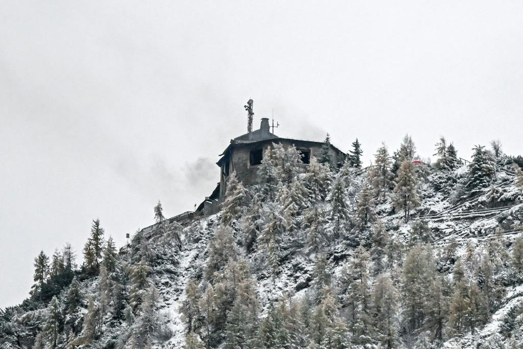 bluewin.ch - Fire Destroys the Kehlstein House, Built for Hitler