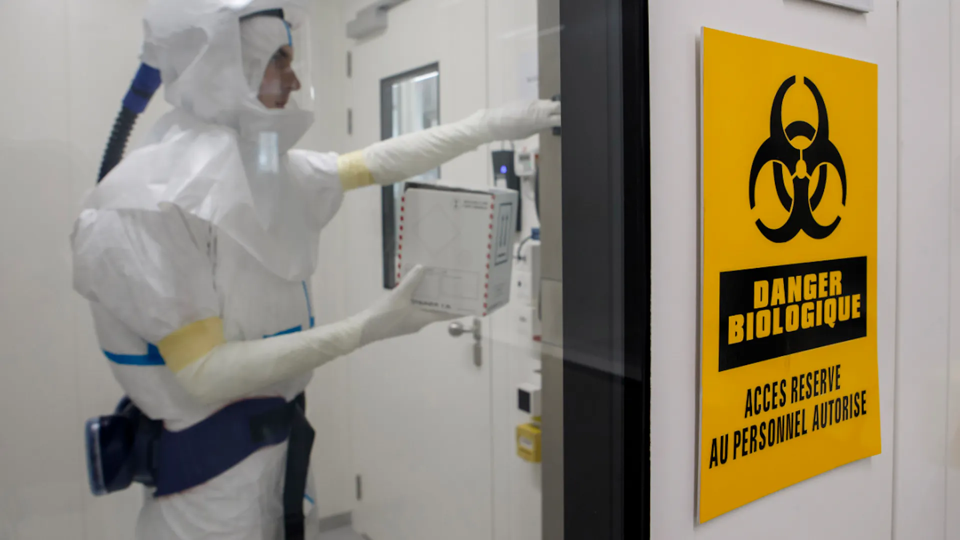 The Ebola patient will be taken either to the University Hospital of ...