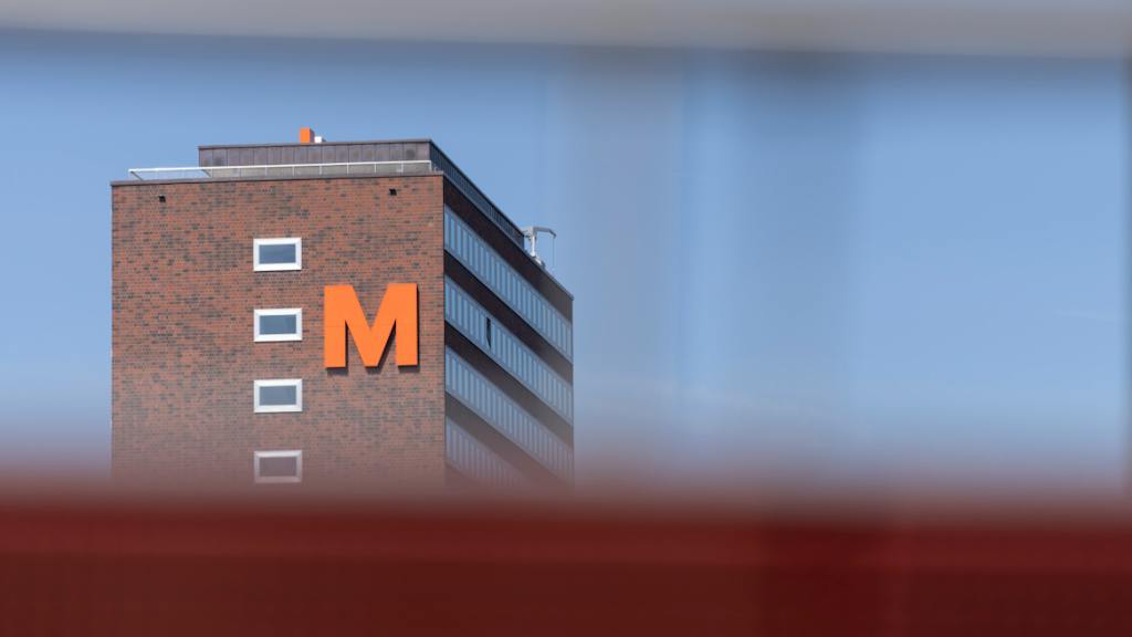 bluewin.ch - Migros Holds Press Conference - Cooperative Merger Expected