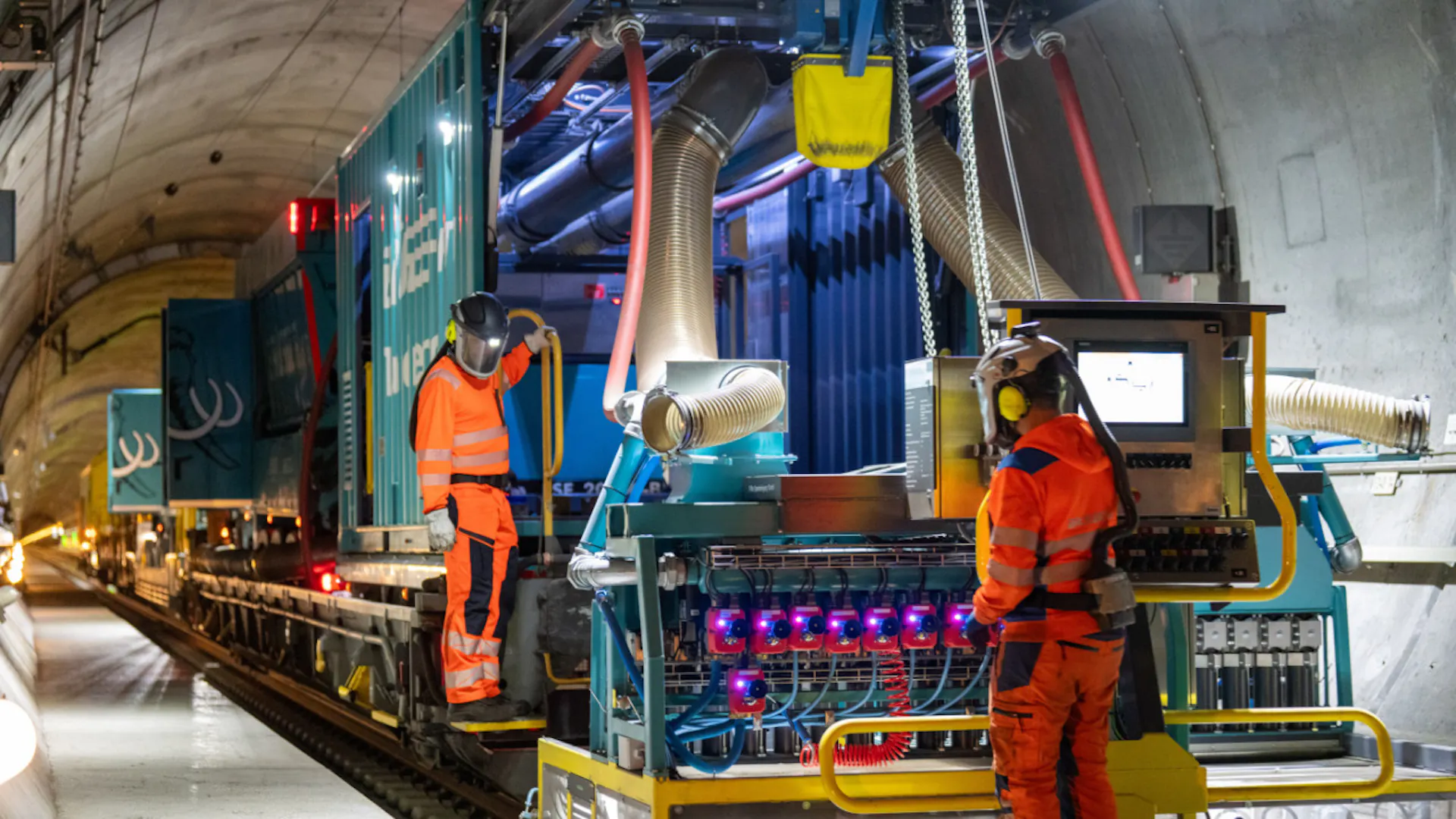 A vacuum system removes fine dust from the Gotthard Base Tunnel